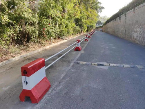 分 出安全 石鼓山立交輔道處增設機非隔離設施