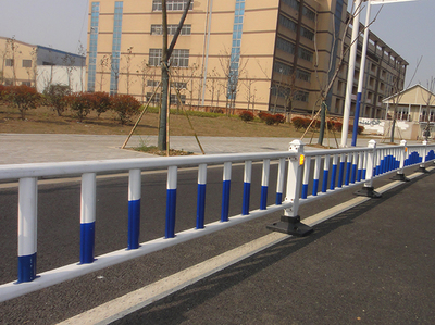 道路護(hù)欄的特點與設(shè)置注意事項