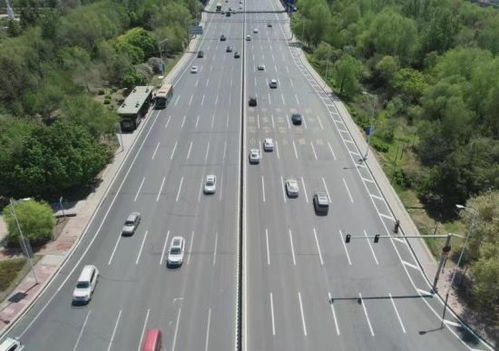 冰城交警全力推進(jìn)硬隔離交通設(shè)施建設(shè) 重點路段事故率顯著下降20%